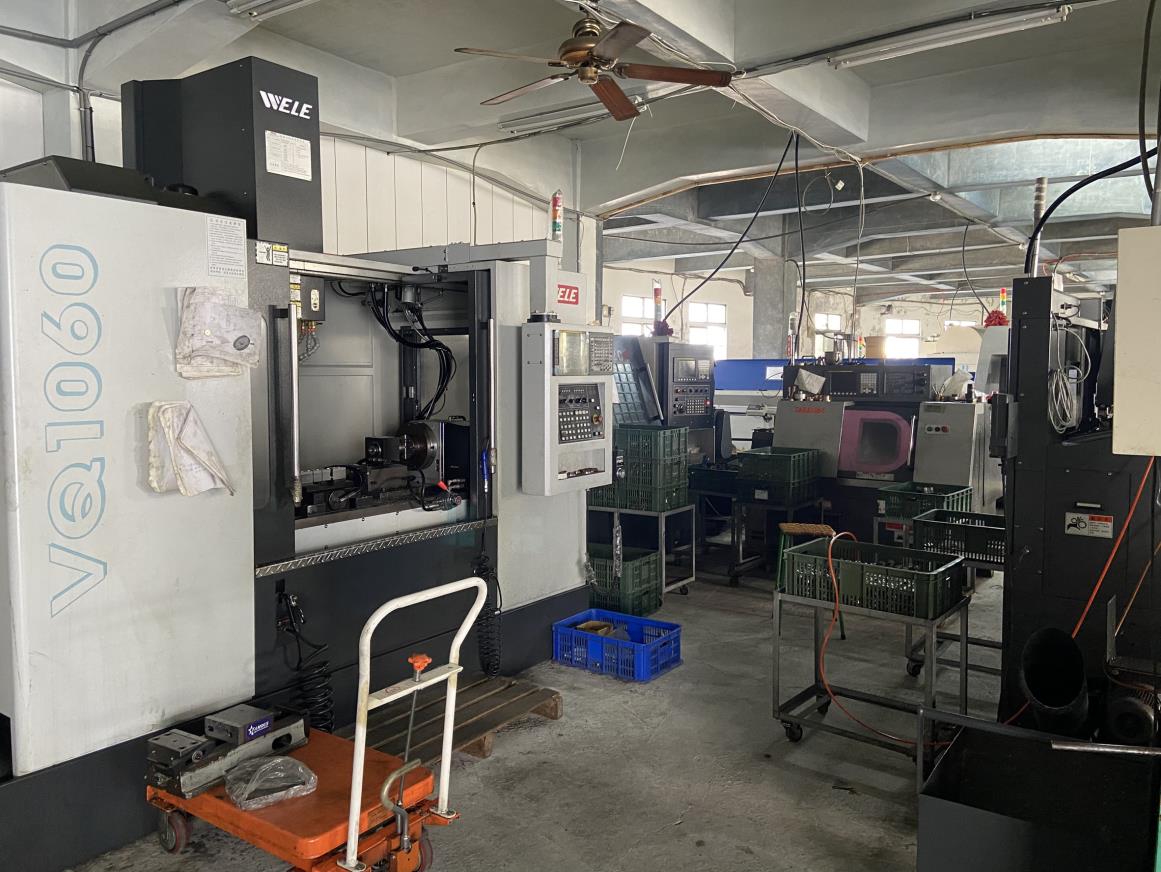 四軸 CNC 銑床 WELE VQ1060